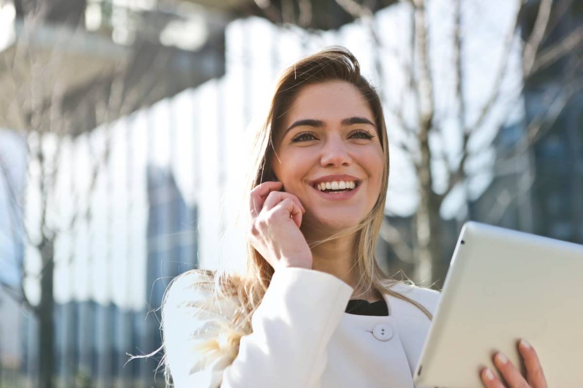 Defining Solo Business Travel: 3 Smart Tips for Making Connections in a Connected World